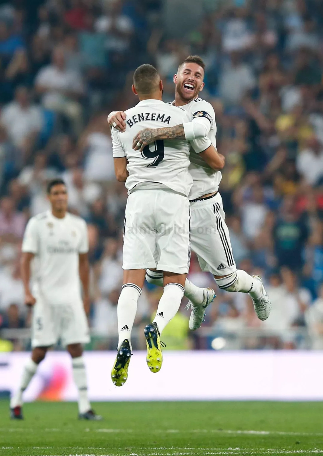 3-2大逆转！AC米兰争冠有戏：3连胜登顶+13轮不败，榜首3强差1分